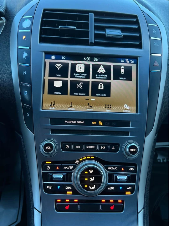 2017 Lincoln MKZ - Image 11 of 17