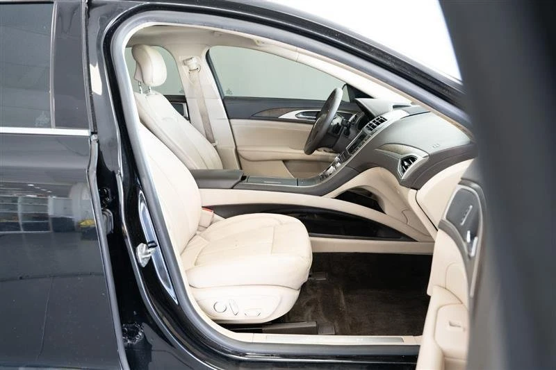2017 Lincoln MKZ - Image 18 of 19