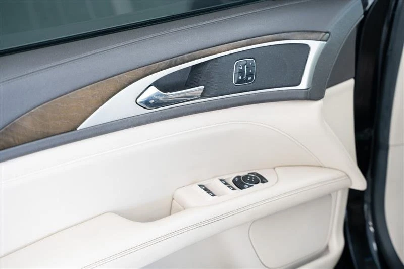 2017 Lincoln MKZ - Image 16 of 19