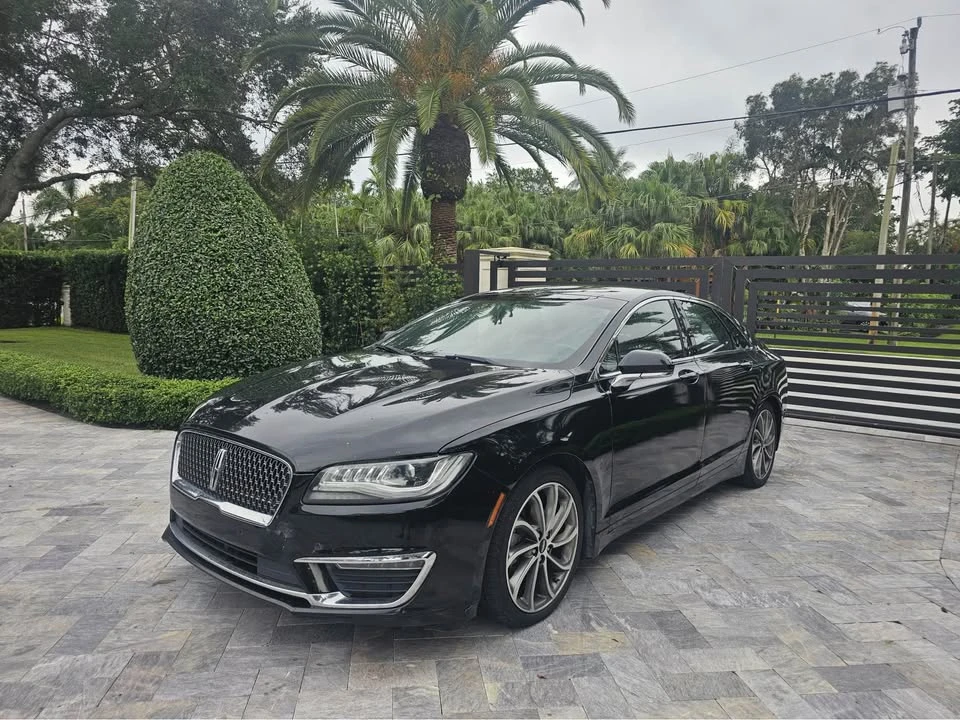 2017 Lincoln MKZ - Image 2 of 10