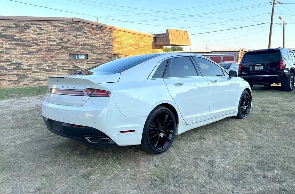 2017 Lincoln MKZ - Image 4 of 11