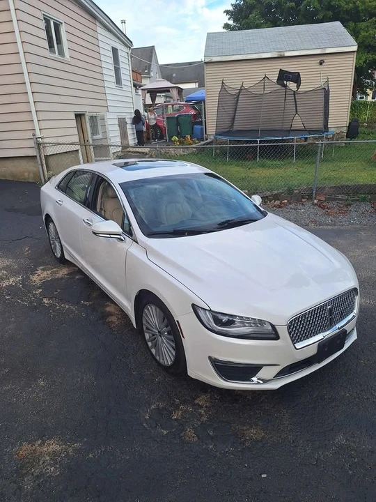 2017 Lincoln MKZ - Image 9 of 12