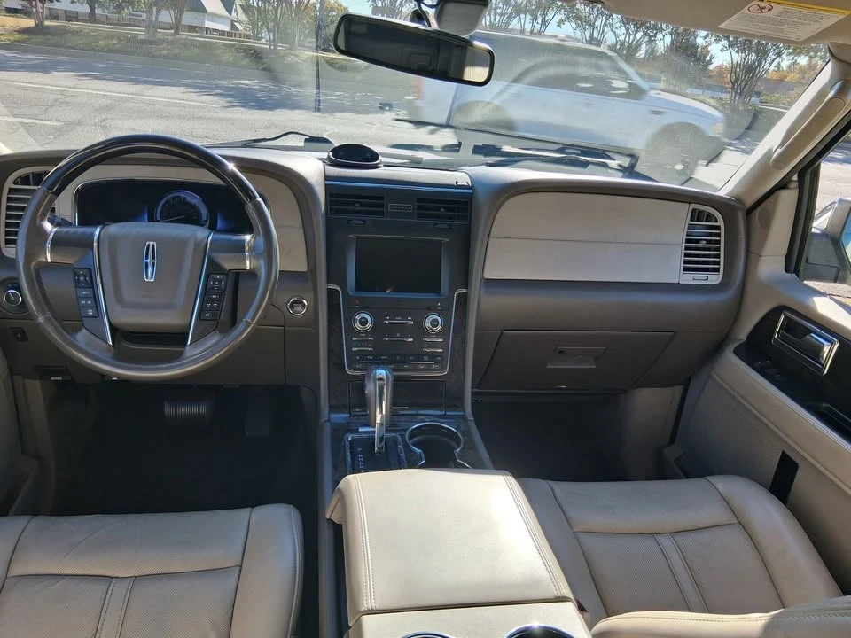 2017 Lincoln Navigator 3rd Gen - Image 10 of 11