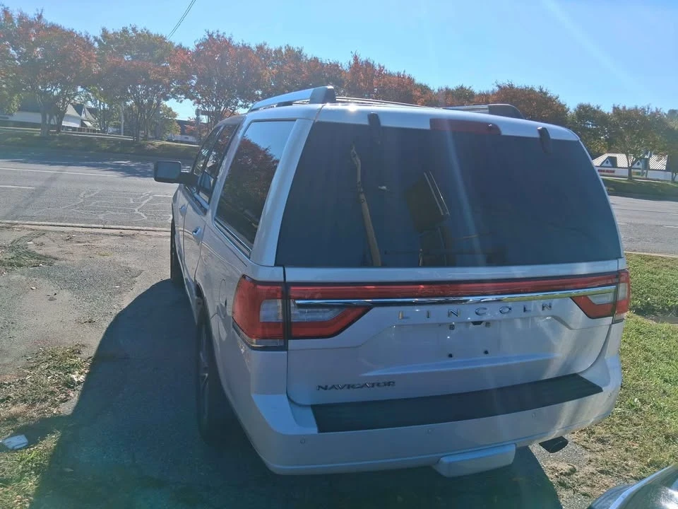2017 Lincoln Navigator 3rd Gen - Image 4 of 11