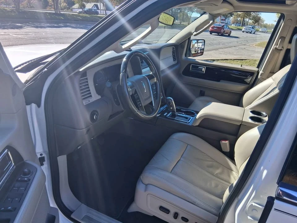 2017 Lincoln Navigator 3rd Gen - Image 5 of 11