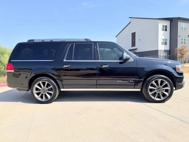 2017 Lincoln Navigator 3rd Gen - Image 5 of 15