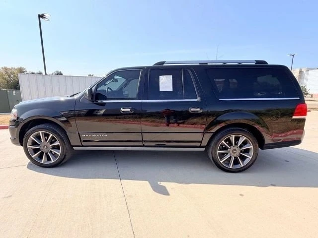 2017 Lincoln Navigator 3rd Gen - Image 2 of 15