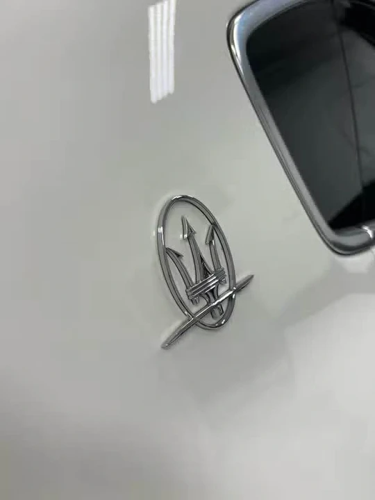 2017 Maserati Levante - Image 6 of 10