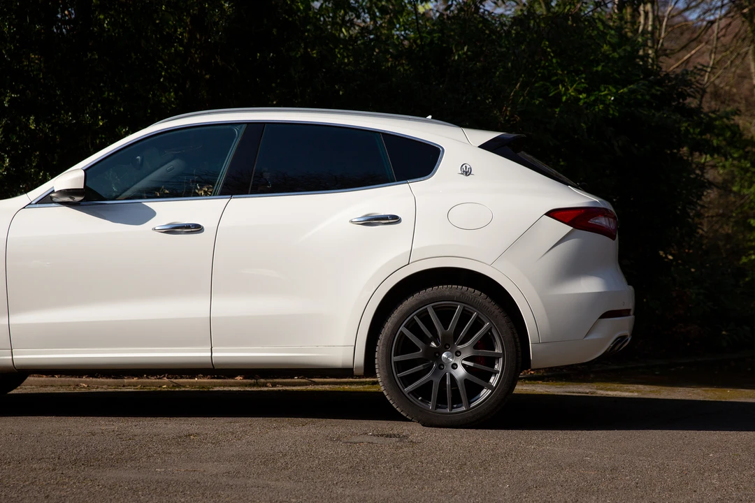 2017 Maserati Levante - Image 27 of 31