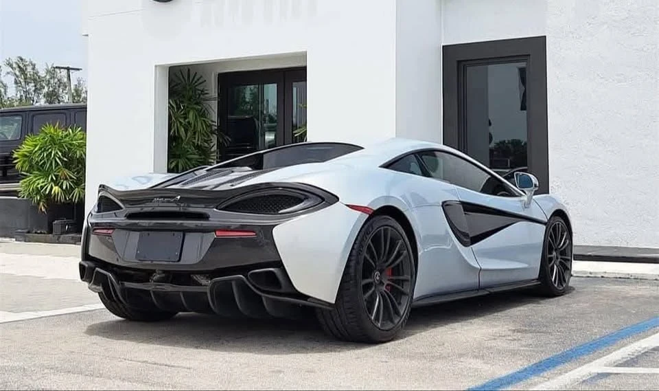 2017 McLaren 570S - Image 4 of 7
