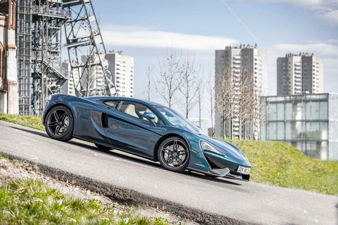 2017 McLaren 570GT - Image 26 of 31