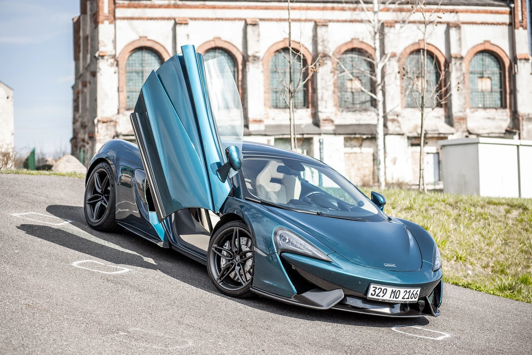 2017 McLaren 570GT - Image 27 of 31