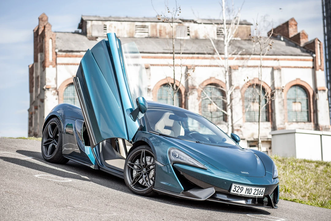 2017 McLaren 570GT - Image 28 of 31