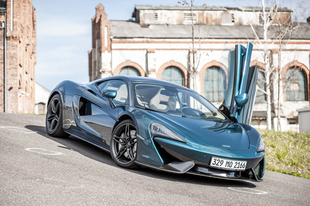 2017 McLaren 570GT - Image 24 of 31