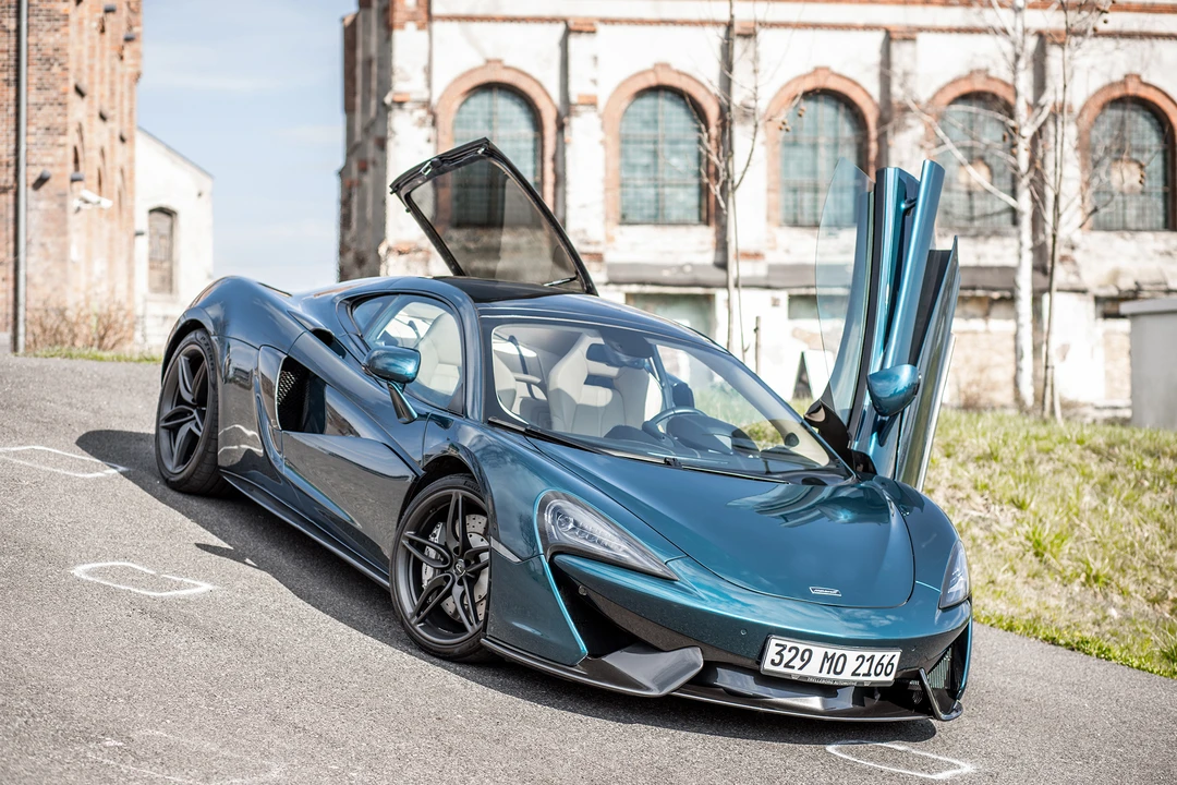 2017 McLaren 570GT - Image 25 of 31