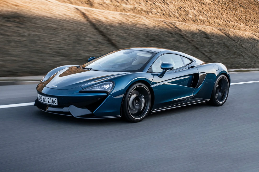 2017 McLaren 570GT - Image 2 of 31