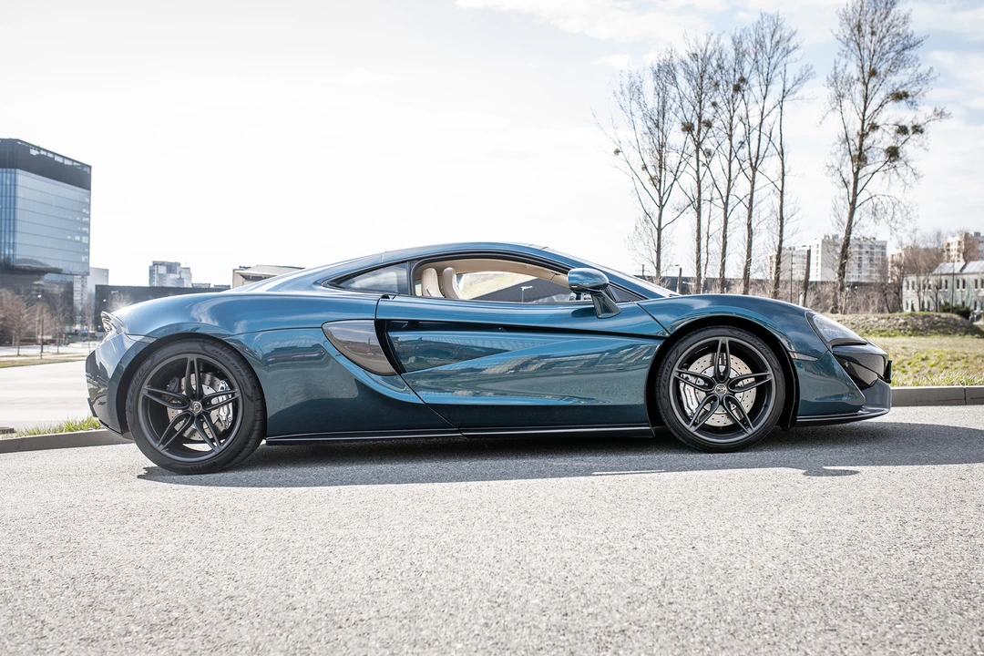 2017 McLaren 570GT - Image 8 of 31