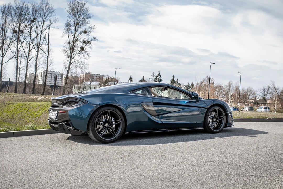 2017 McLaren 570GT - Image 9 of 31