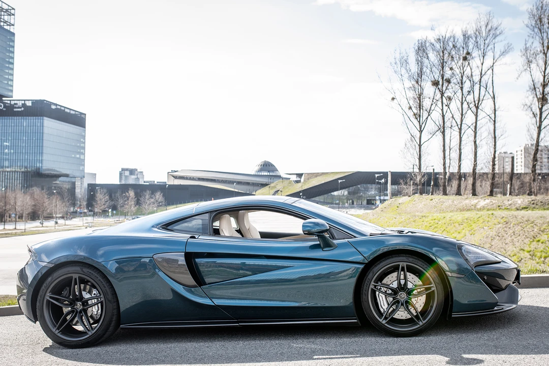 2017 McLaren 570GT - Image 12 of 31