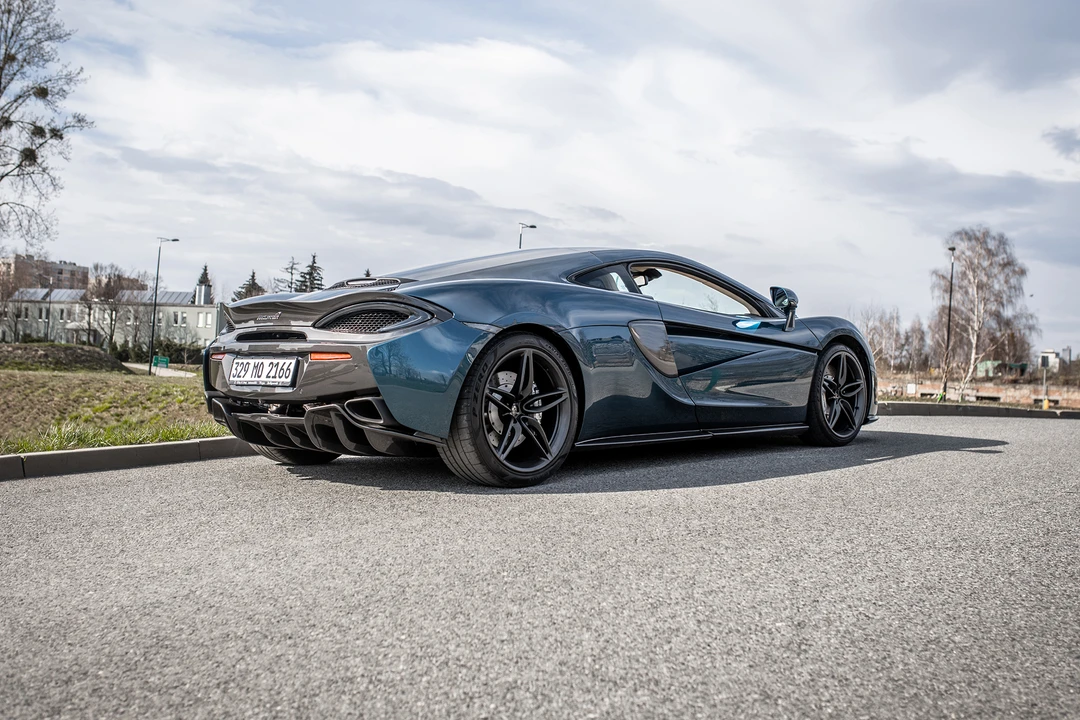 2017 McLaren 570GT - Image 10 of 31
