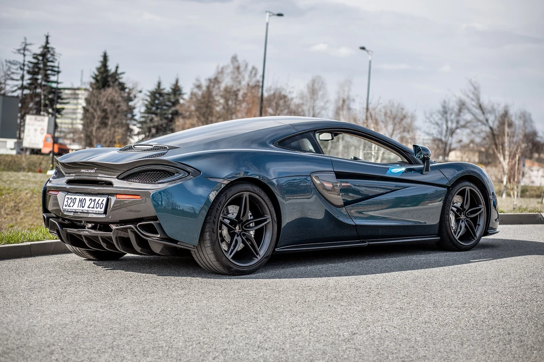 2017 McLaren 570GT - Image 11 of 31
