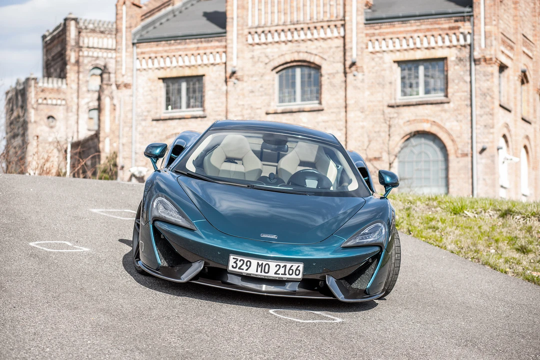 2017 McLaren 570GT - Image 17 of 31