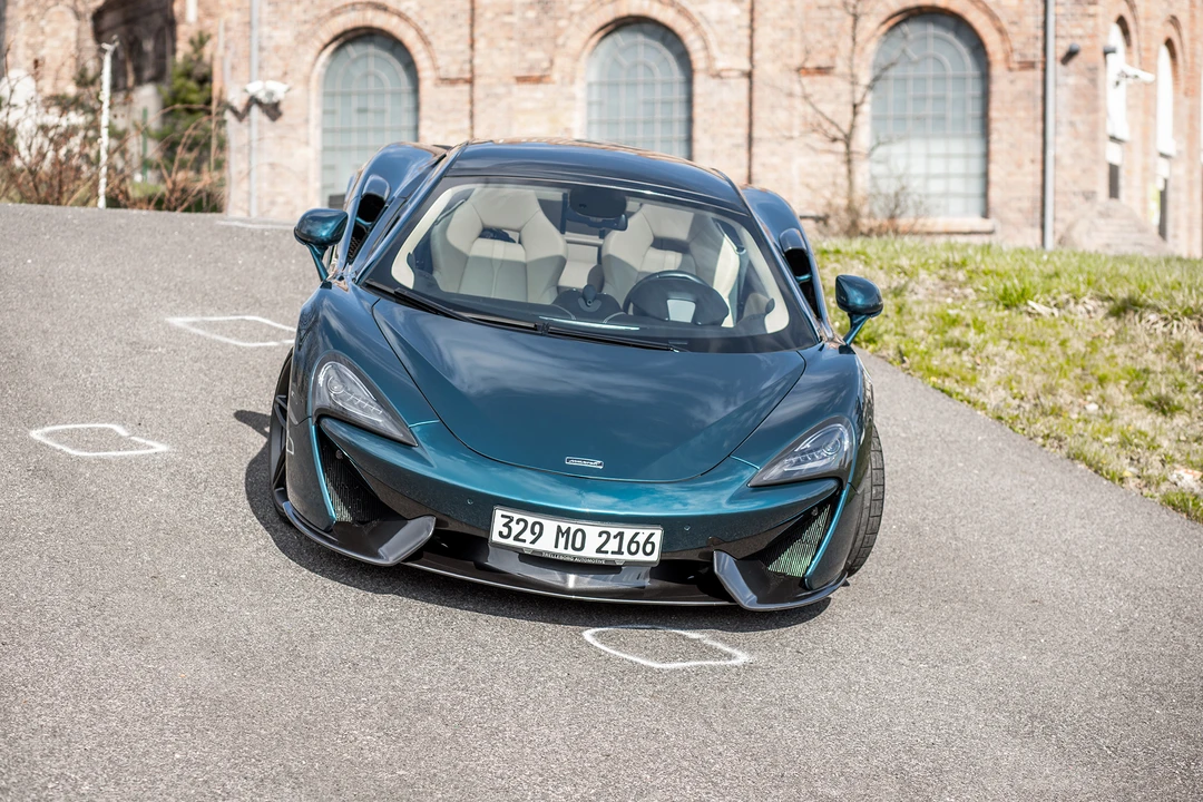 2017 McLaren 570GT - Image 18 of 31