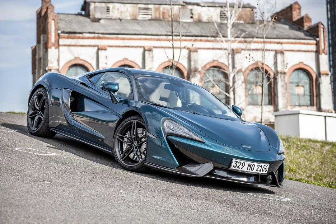 2017 McLaren 570GT - Image 14 of 31
