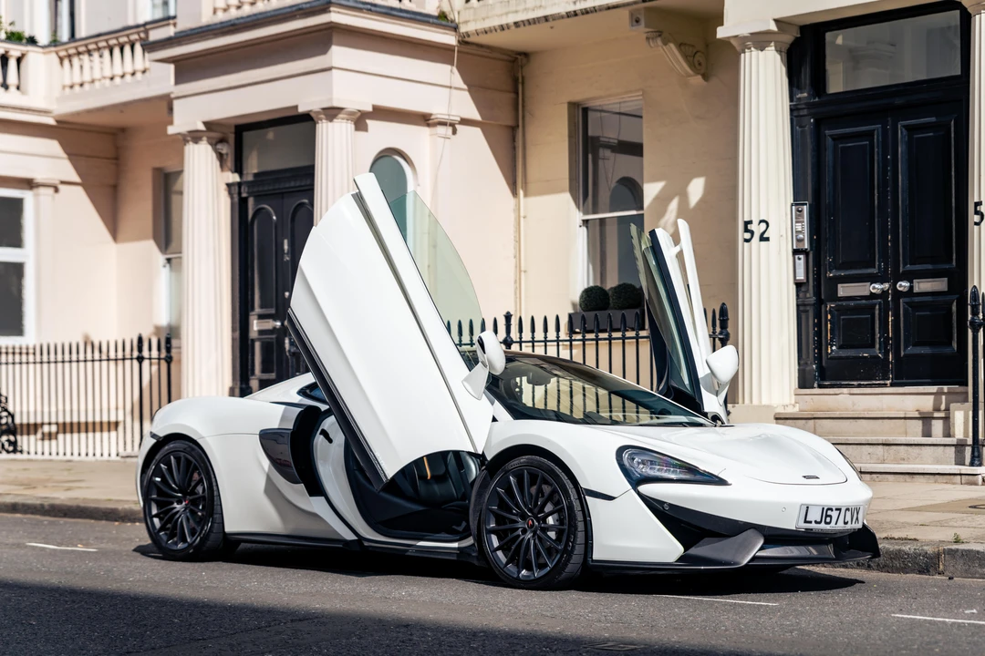 2018 McLaren 570GT - Image 16 of 31