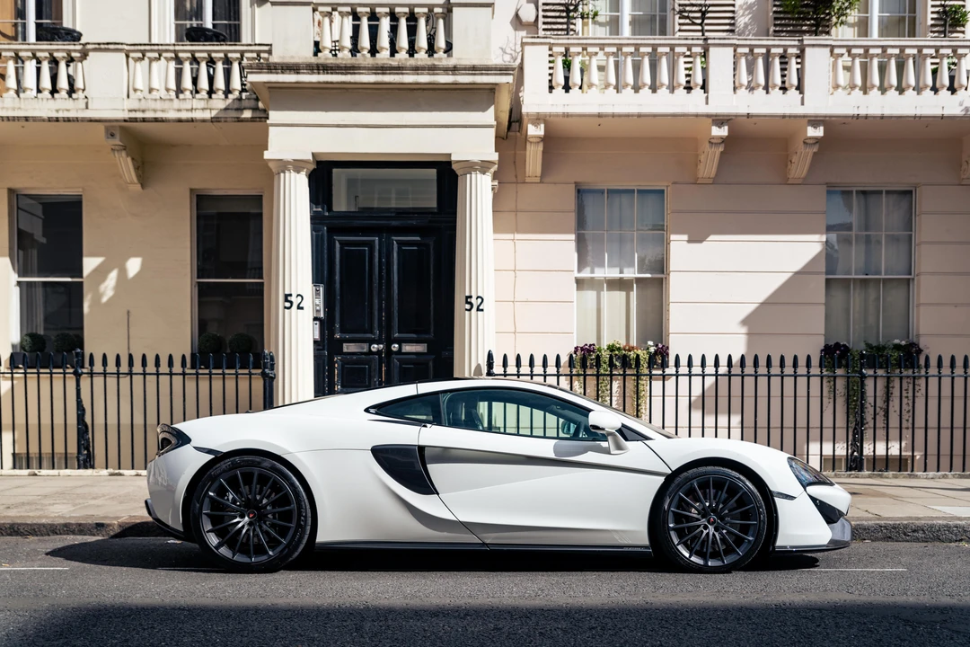 2018 McLaren 570GT - Image 9 of 31