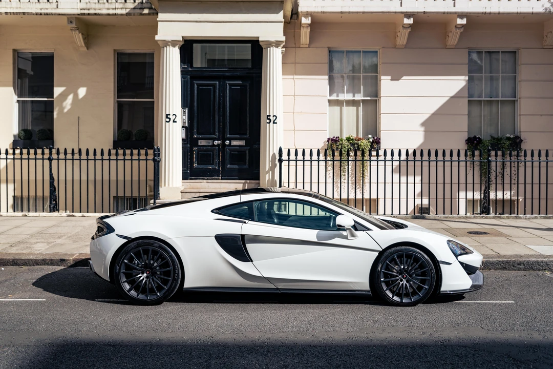 2018 McLaren 570GT - Image 15 of 31