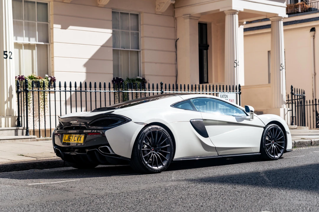 2018 McLaren 570GT - Image 8 of 31