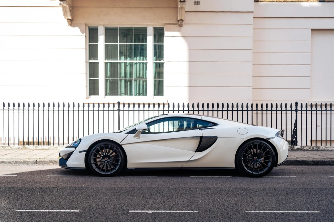 2018 McLaren 570GT - Image 5 of 31