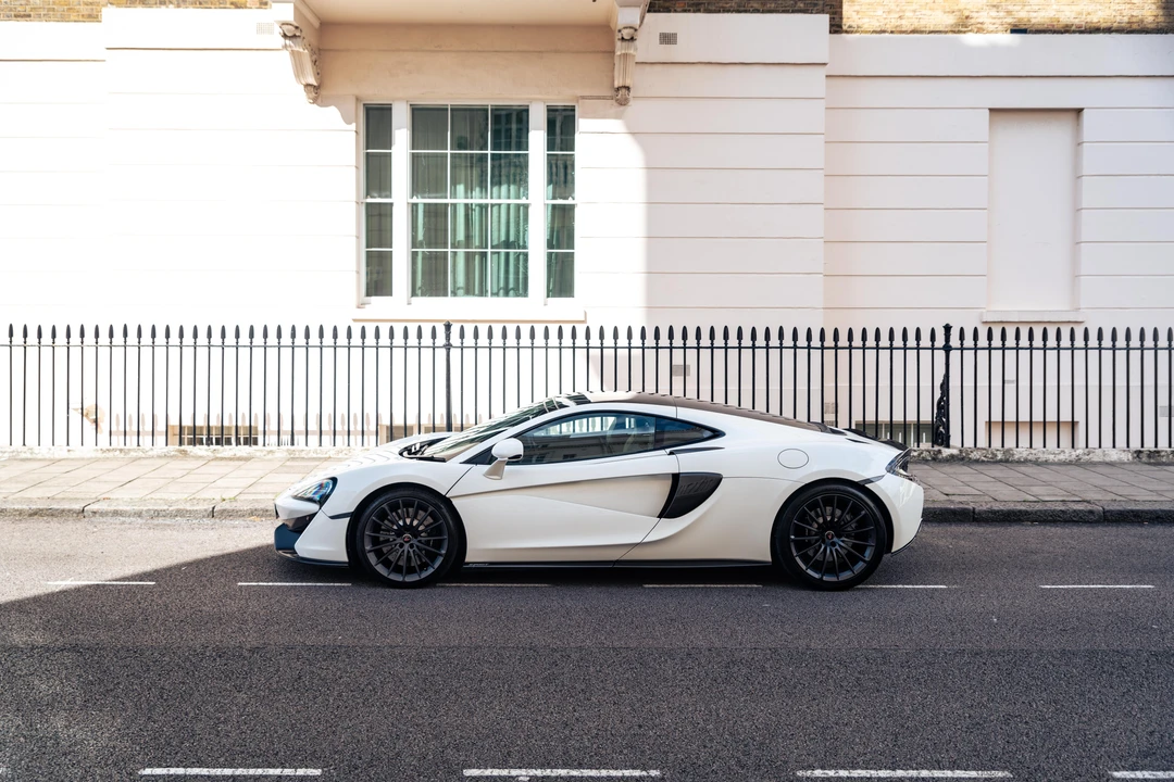 2018 McLaren 570GT - Image 12 of 31