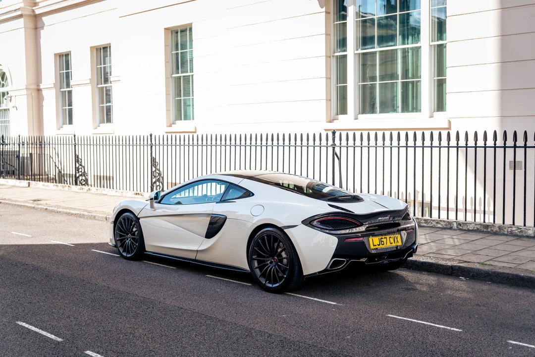 2018 McLaren 570GT - Image 13 of 31