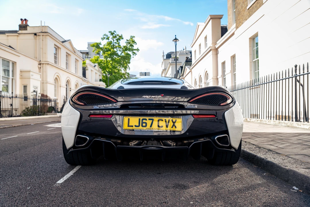 2018 McLaren 570GT - Image 7 of 31