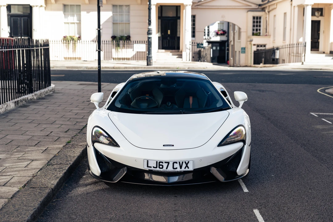 2018 McLaren 570GT - Image 3 of 31