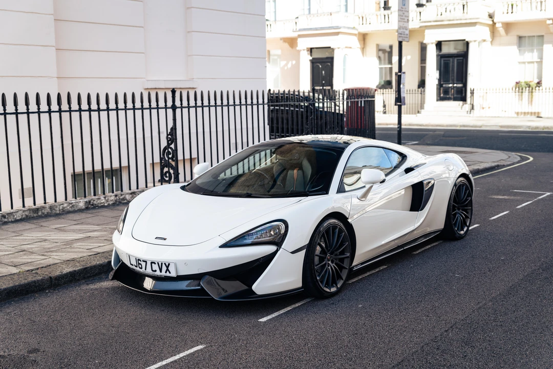 2018 McLaren 570GT - Image 11 of 31