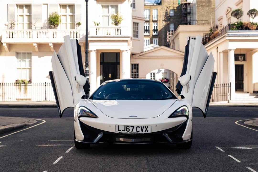 2018 McLaren 570GT - Image 17 of 31