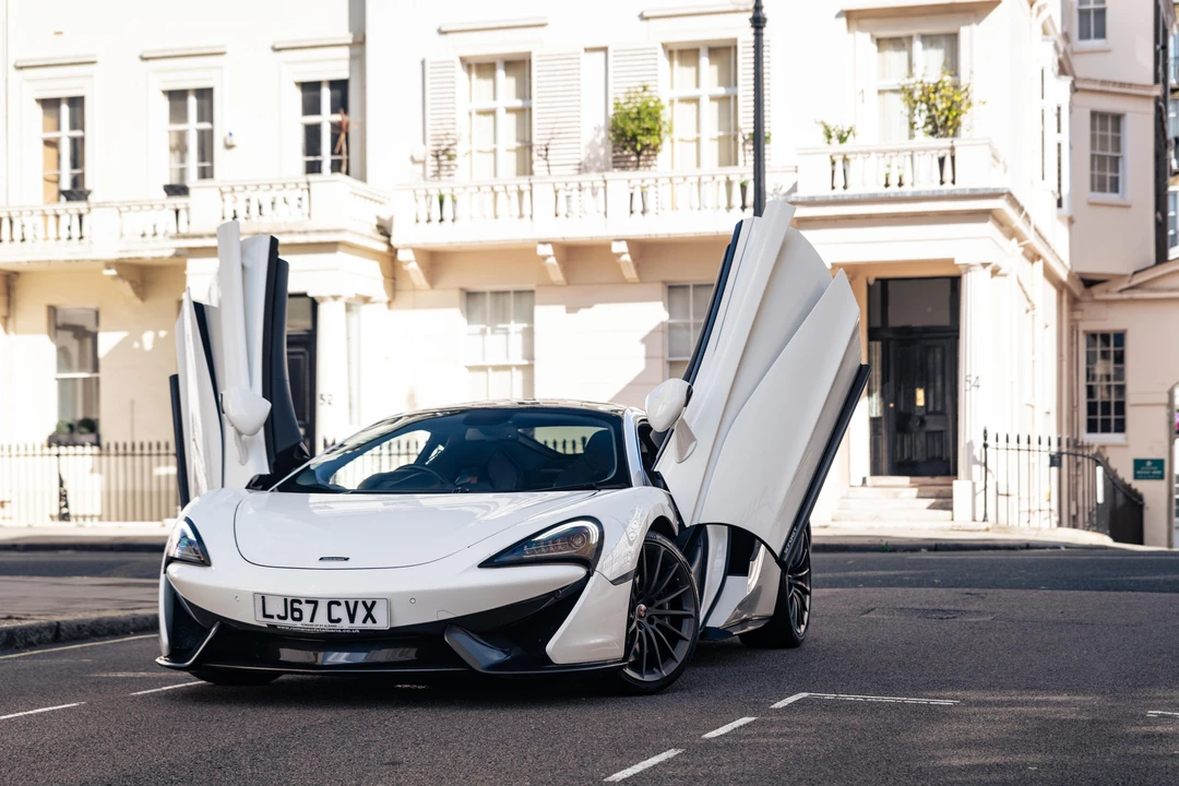 2018 McLaren 570GT - Image 18 of 31