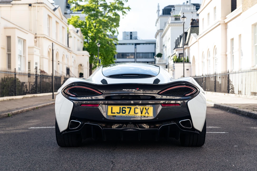 2018 McLaren 570GT - Image 14 of 31