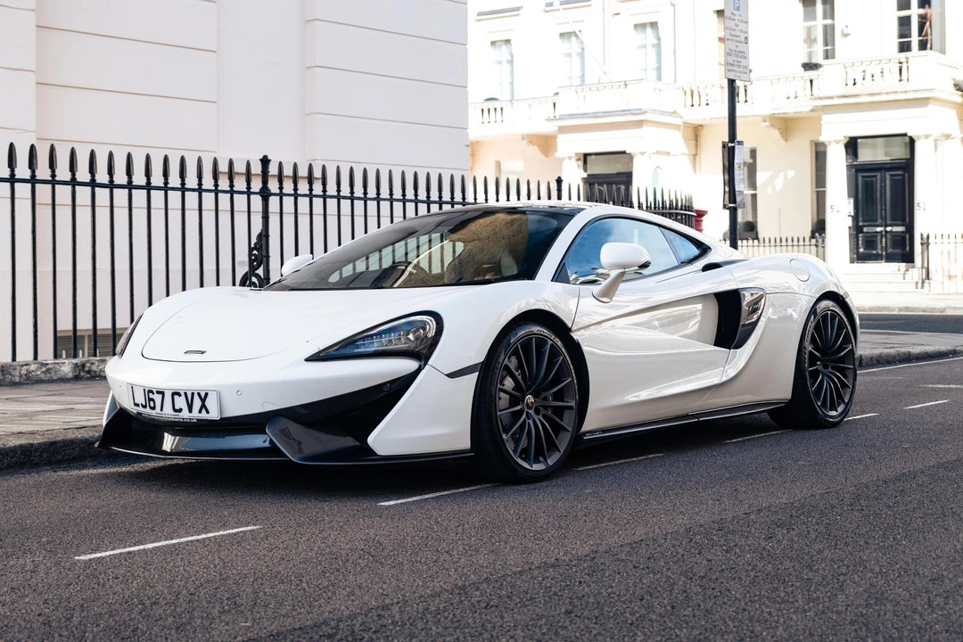 2018 McLaren 570GT - Image 2 of 31