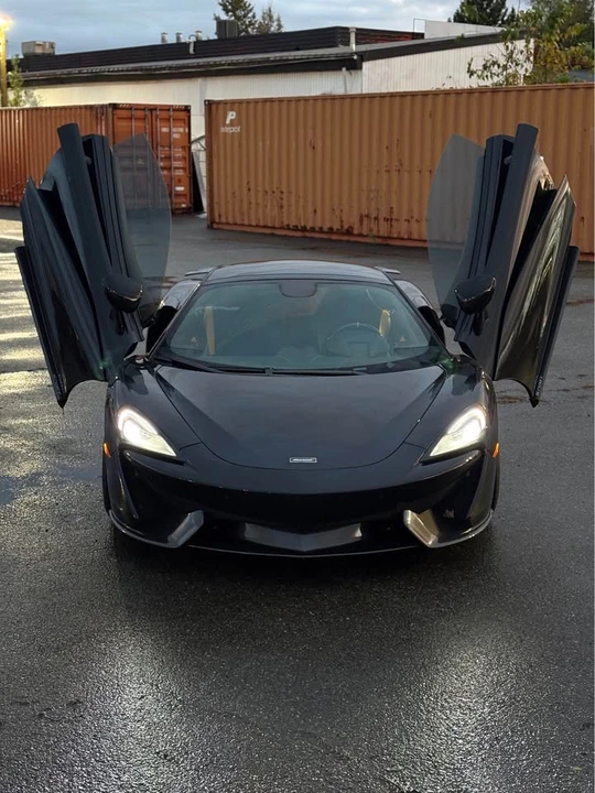 2017 McLaren 570GT - Image 9 of 17