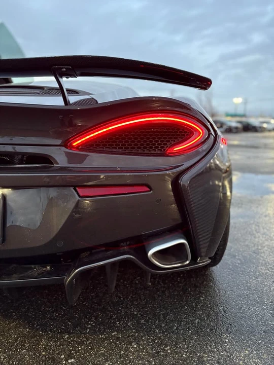 2017 McLaren 570GT - Image 11 of 17