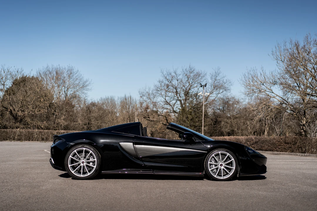 2017 McLaren 570S Spider - Image 11 of 31