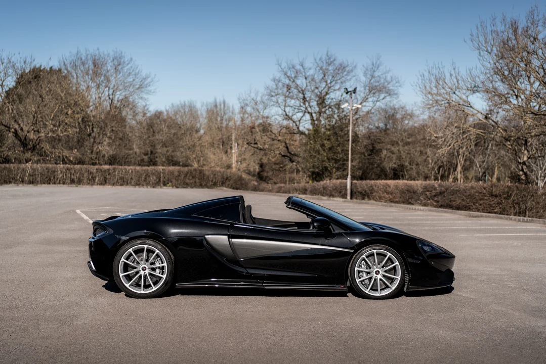 2017 McLaren 570S Spider - Image 12 of 31