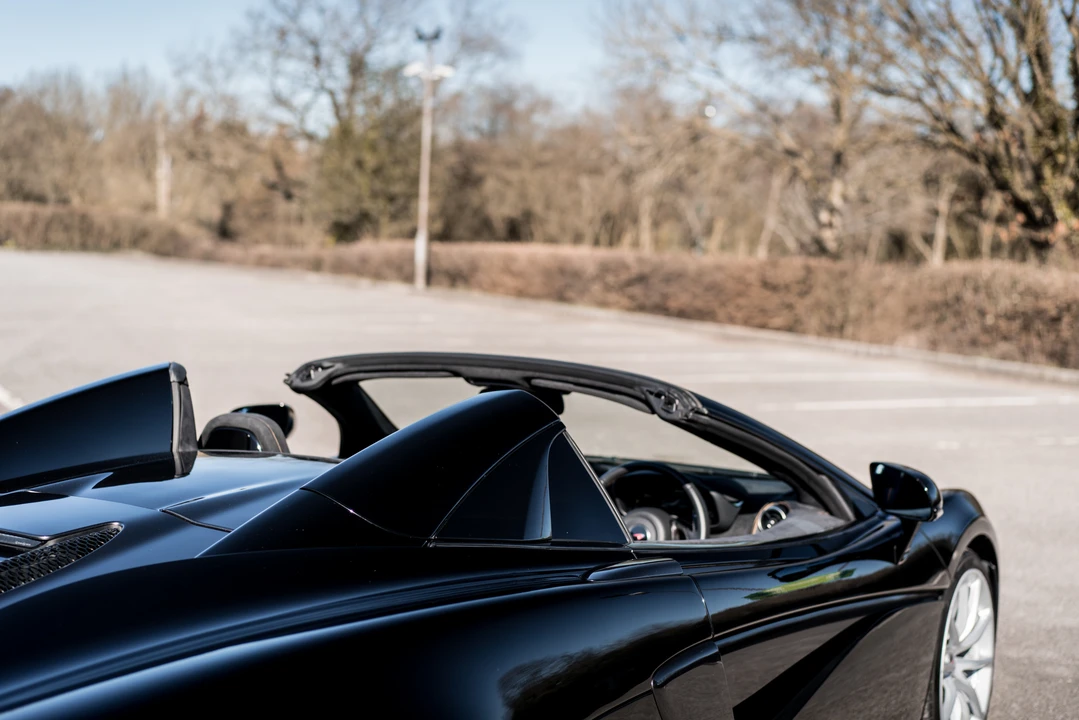 2017 McLaren 570S Spider - Image 14 of 31