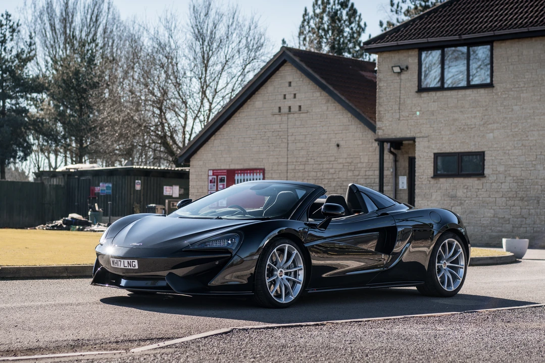 2017 McLaren 570S Spider - Image 25 of 31
