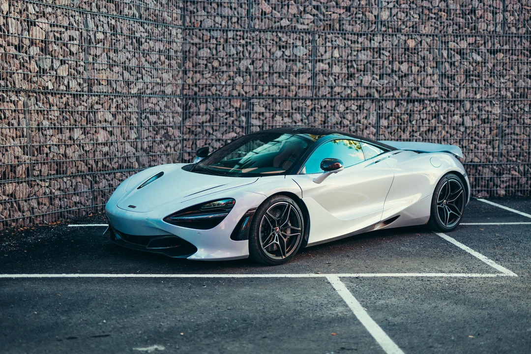 2017 McLaren 720S - Image 4 of 31