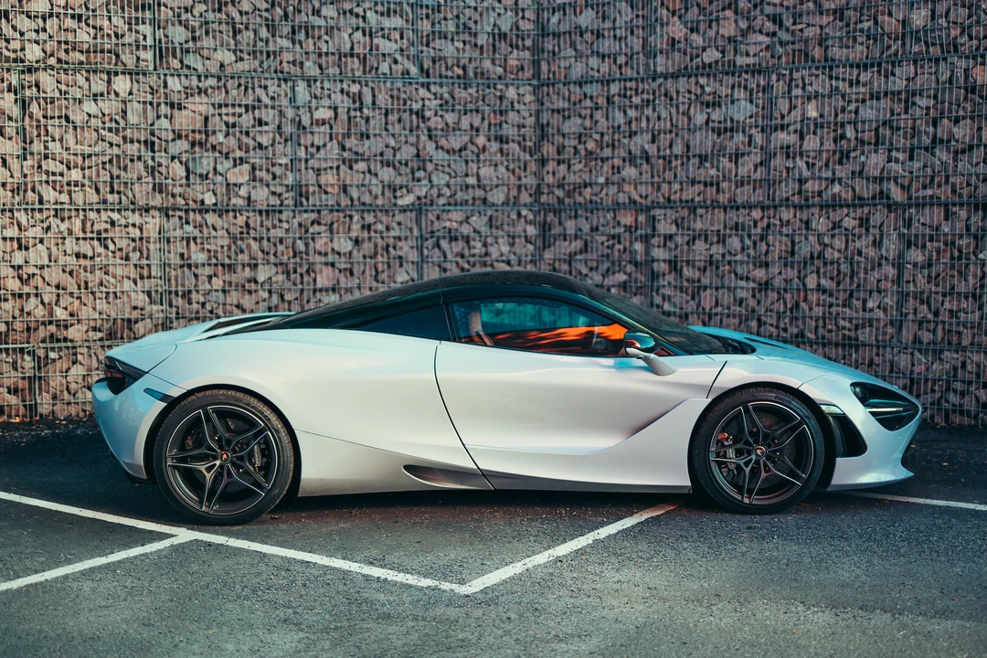 2017 McLaren 720S - Image 7 of 31